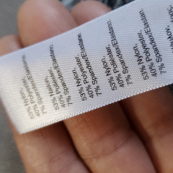 PRETTY ASSETS BY SPANX LEGGINGS - Picture 8 of 9